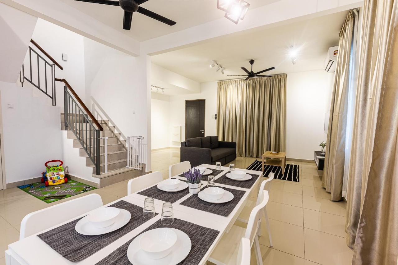 Desaru Babyfriendly Homestay Екстер'єр фото