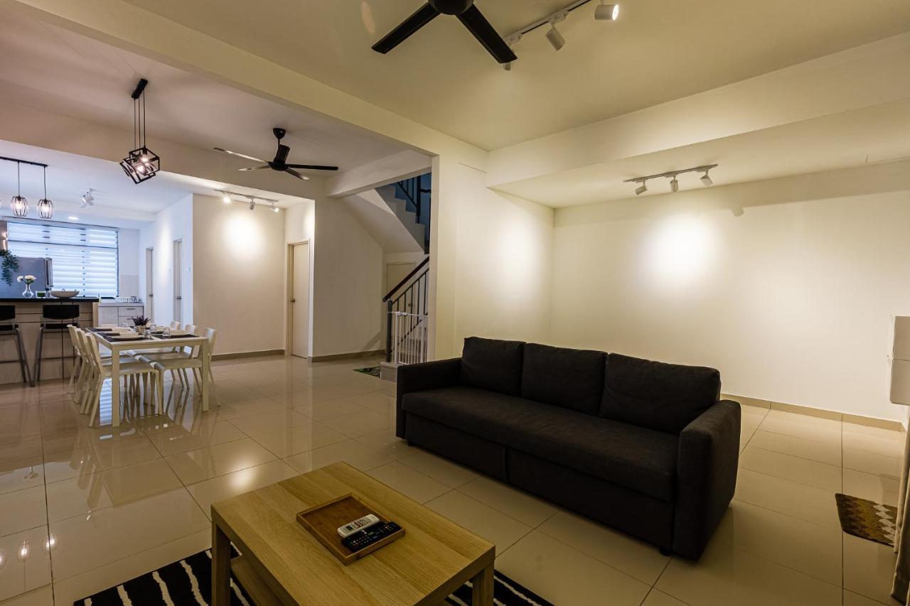 Desaru Babyfriendly Homestay Екстер'єр фото