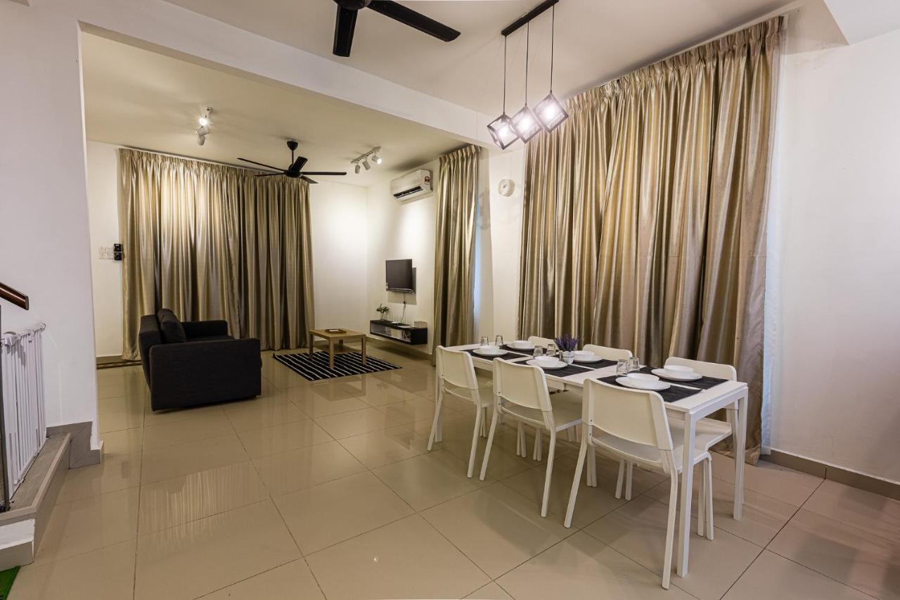 Desaru Babyfriendly Homestay Екстер'єр фото