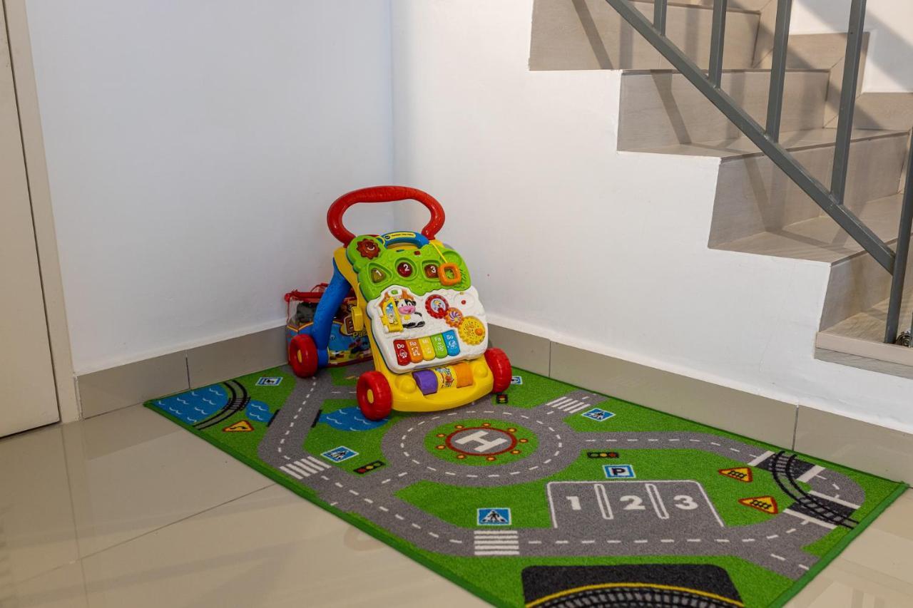 Desaru Babyfriendly Homestay Екстер'єр фото