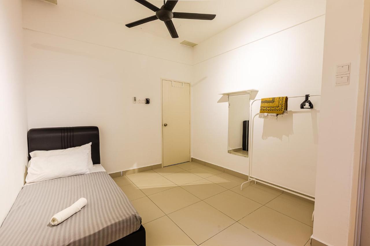 Desaru Babyfriendly Homestay Екстер'єр фото