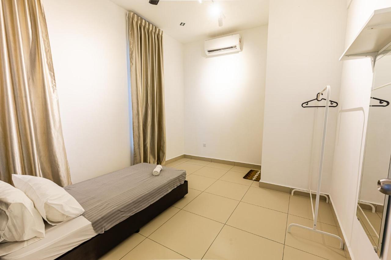 Desaru Babyfriendly Homestay Екстер'єр фото