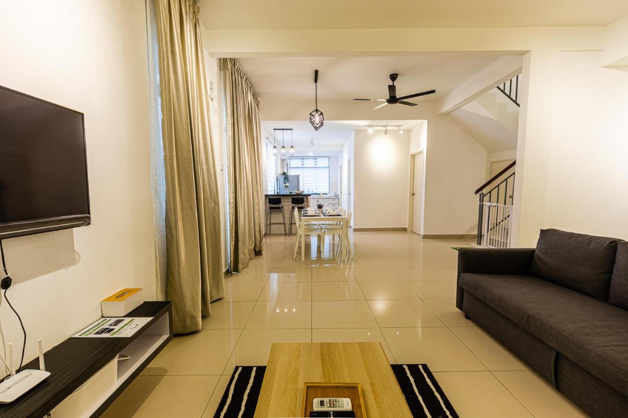 Desaru Babyfriendly Homestay Екстер'єр фото