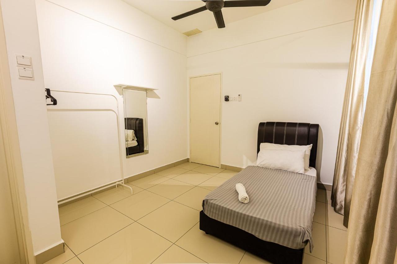 Desaru Babyfriendly Homestay Екстер'єр фото